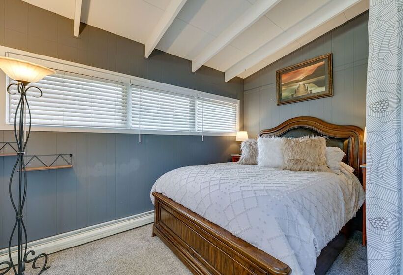 Vintage Susin Lake Cottage W/ Deck & Hot Tub!