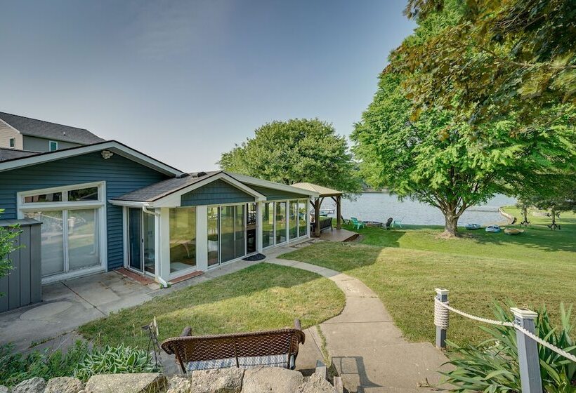 Vintage Susin Lake Cottage W/ Deck & Hot Tub!