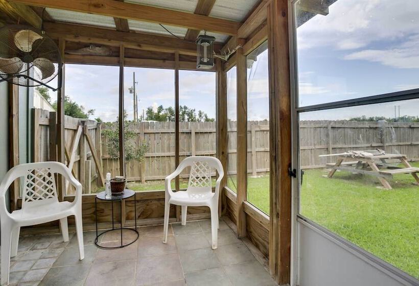 Golden Meadow Getaway: Patio, Grill, And Kayaks!