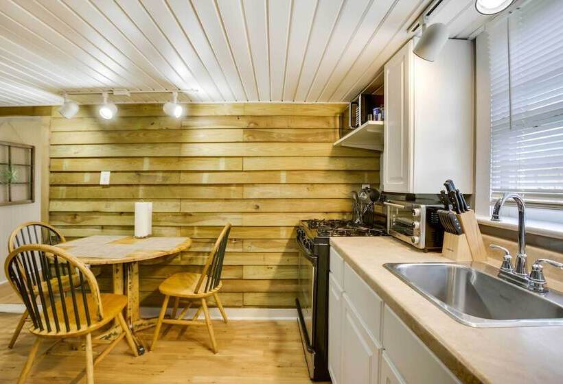 Golden Meadow Getaway: Patio, Grill, And Kayaks!