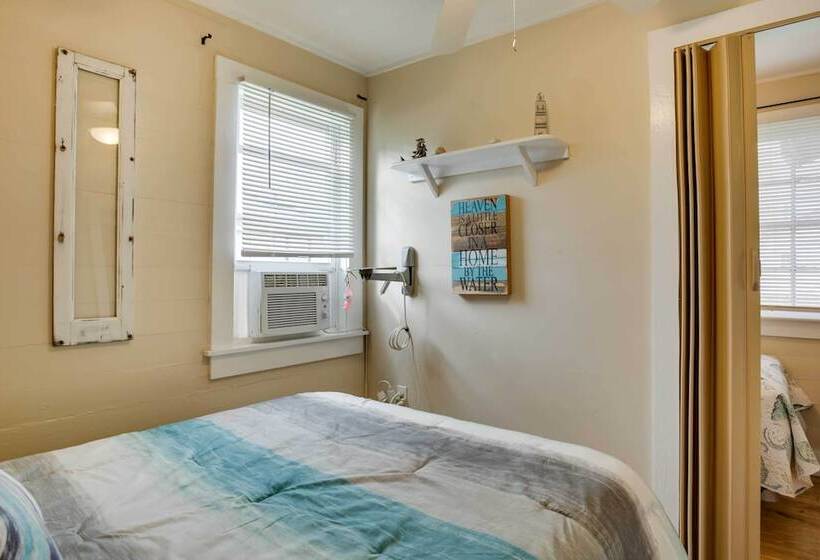 Golden Meadow Getaway: Patio, Grill, And Kayaks!