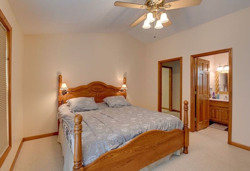 Gordonsville Retreat: Deck W/ Spectacular Views!