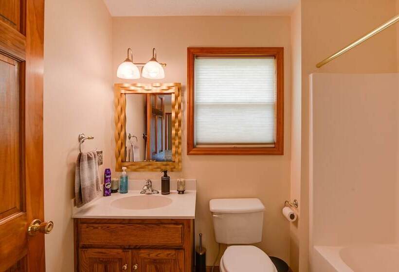 Gordonsville Retreat: Deck W/ Spectacular Views!