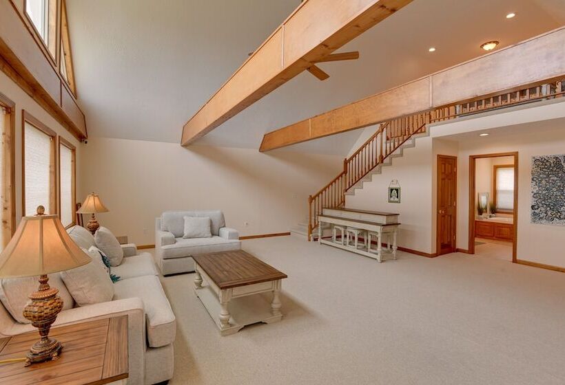 Gordonsville Retreat: Deck W/ Spectacular Views!