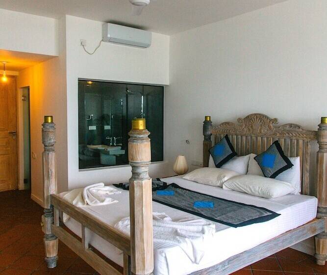 Отель Naomi Beach Resort