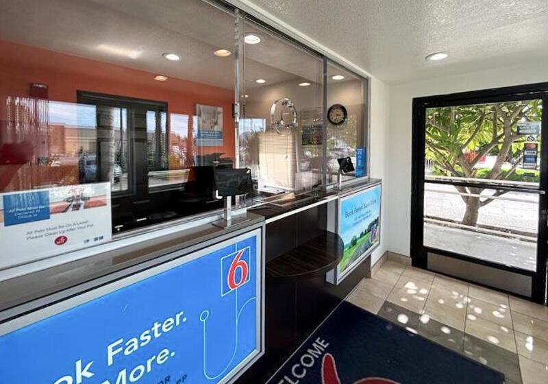 Отель Studio 6 Suites   Riverside, Ca South