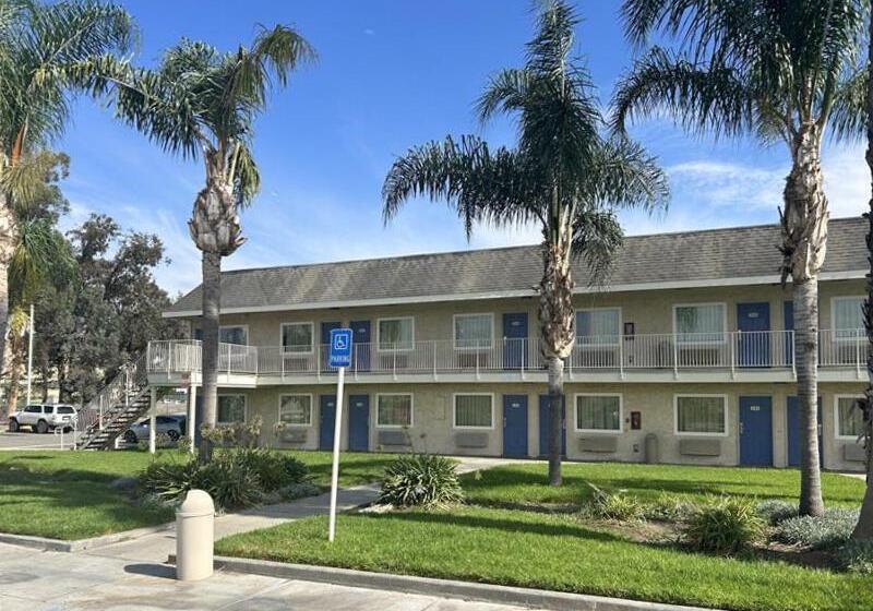 Отель Studio 6 Suites   Riverside, Ca South