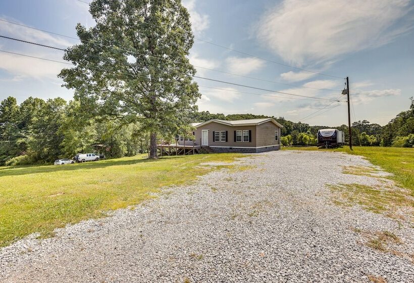 Jacksonville Home W/ Deck   30 Mi To Talladega!