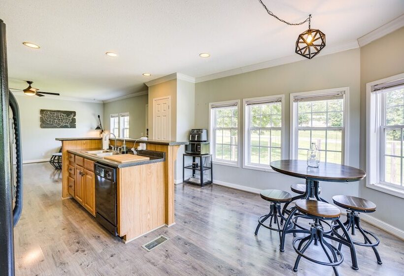 Jacksonville Home W/ Deck   30 Mi To Talladega!