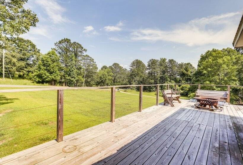 Jacksonville Home W/ Deck   30 Mi To Talladega!
