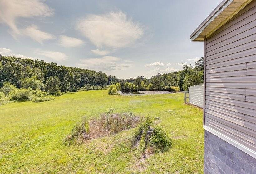 Jacksonville Home W/ Deck   30 Mi To Talladega!