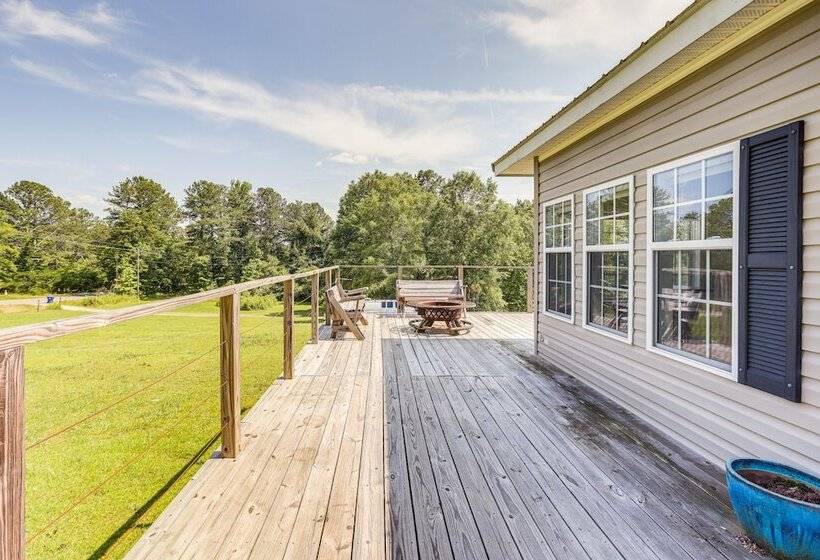 Jacksonville Home W/ Deck   30 Mi To Talladega!