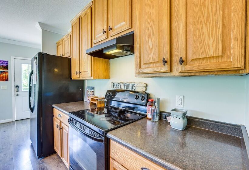 Jacksonville Home W/ Deck   30 Mi To Talladega!