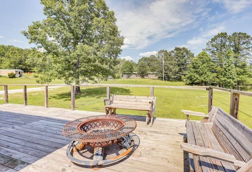 Jacksonville Home W/ Deck   30 Mi To Talladega!