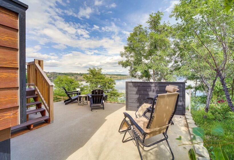 Lakefront Brewster Home W/ Yard Games & Hot Tub!