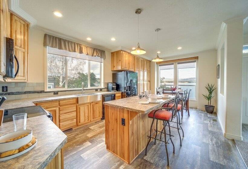 Lakefront Brewster Home W/ Yard Games & Hot Tub!