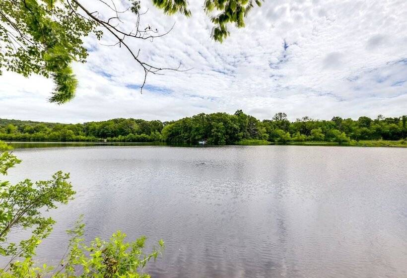 Lakefront Connecticut Retreat Near Uconn