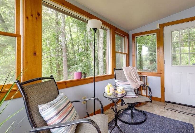 Lakefront Connecticut Retreat Near Uconn