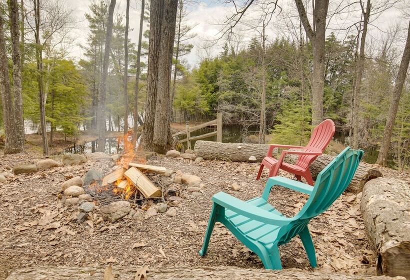 Lakefront Fence Home W/ Private Hot Tub!