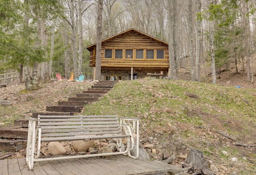 Lakefront Fence Home W/ Private Hot Tub!
