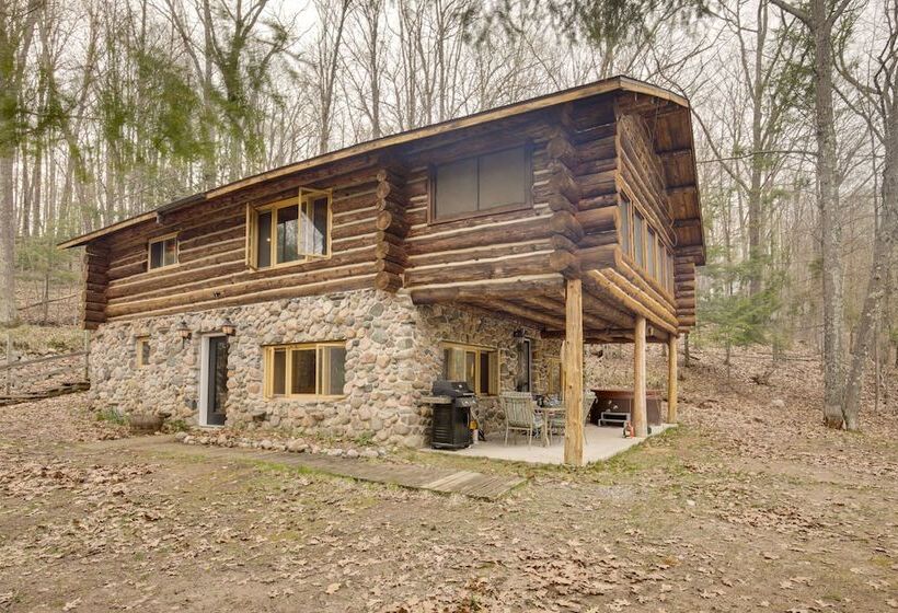 Lakefront Fence Home W/ Private Hot Tub!