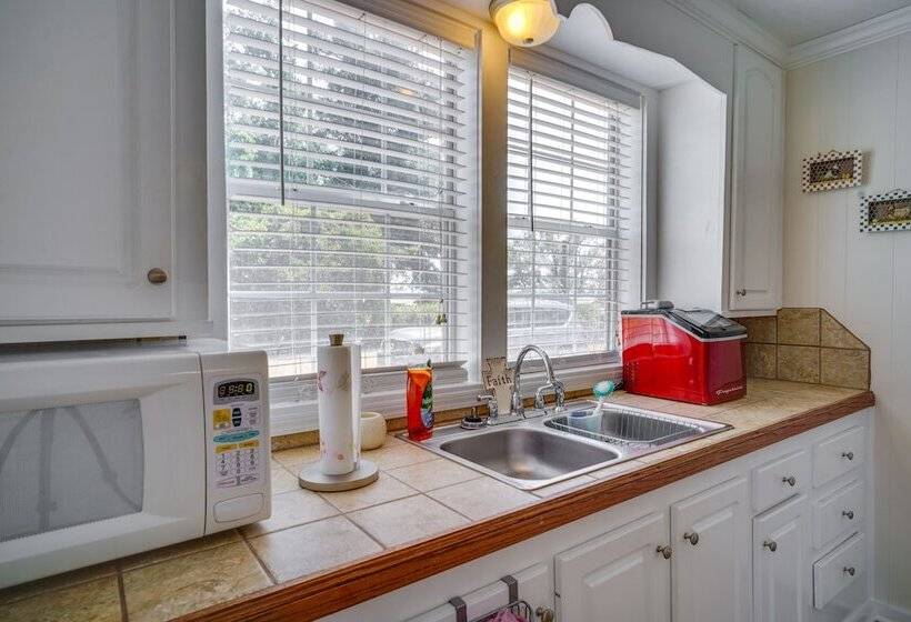 Lakefront Jonesville Cabin W/ Dock + Fire Pit!