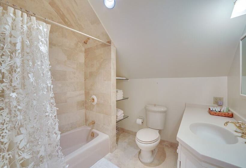 Lakefront Michigan Retreat W/ Private Dock