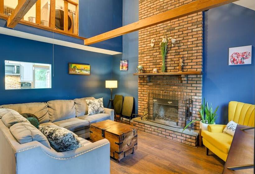 Long Island Home W/ Deck, Yard, 5 Mi To Beach!