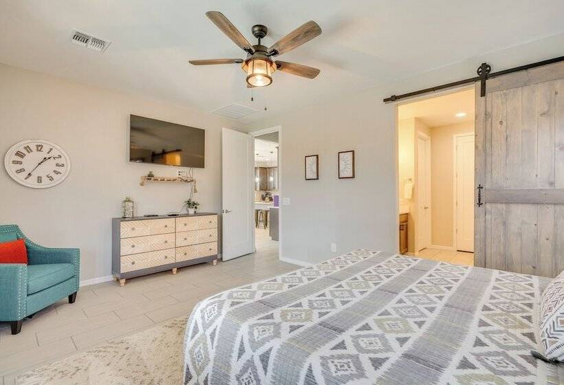 Lovely Tucson Home W/ Private Pool & Fire Pit!