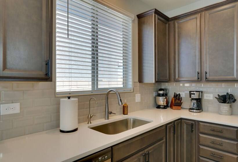 Lovely Tucson Home W/ Private Pool & Fire Pit!