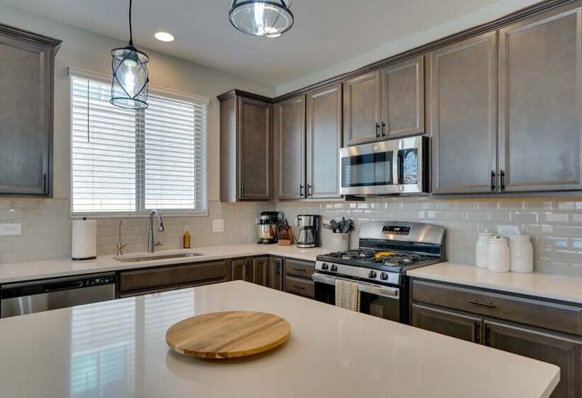 Lovely Tucson Home W/ Private Pool & Fire Pit!