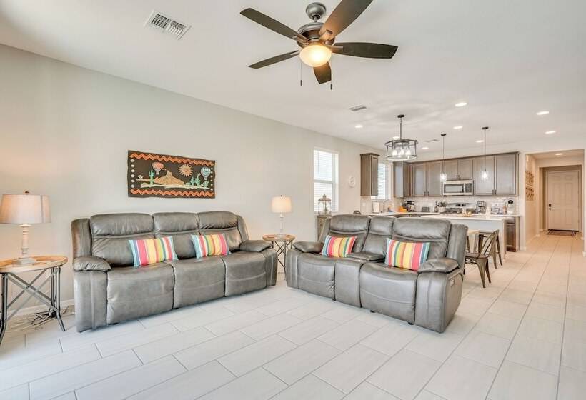 Lovely Tucson Home W/ Private Pool & Fire Pit!