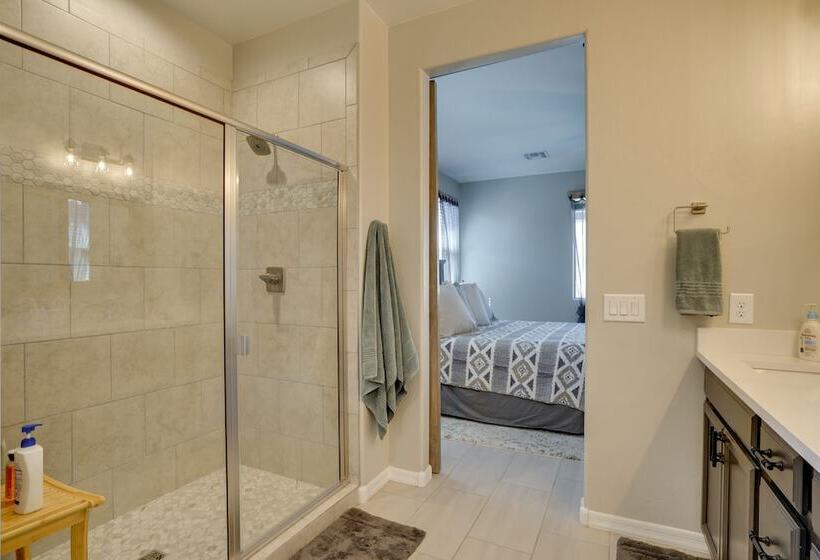 Lovely Tucson Home W/ Private Pool & Fire Pit!