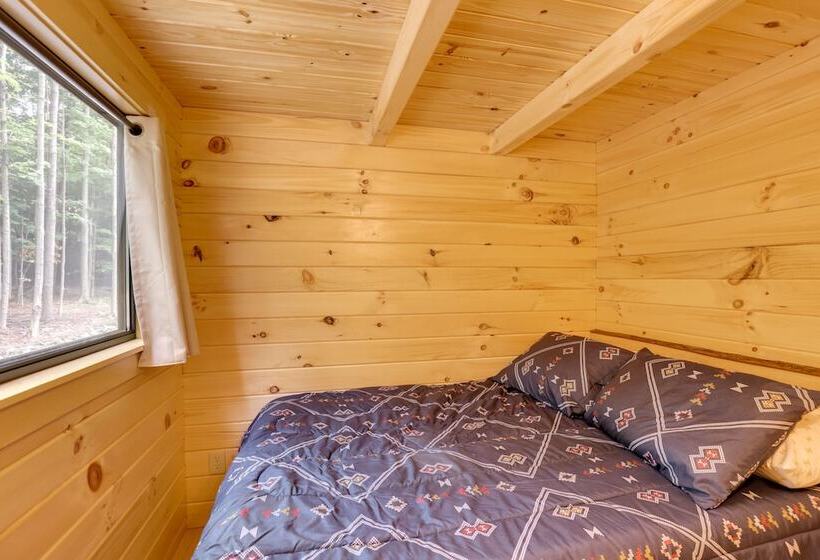 Middlebury Center Retreat: Gas Grill & Scenic Deck