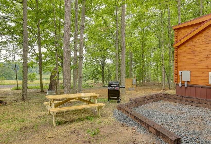 Middlebury Center Retreat: Gas Grill & Scenic Deck