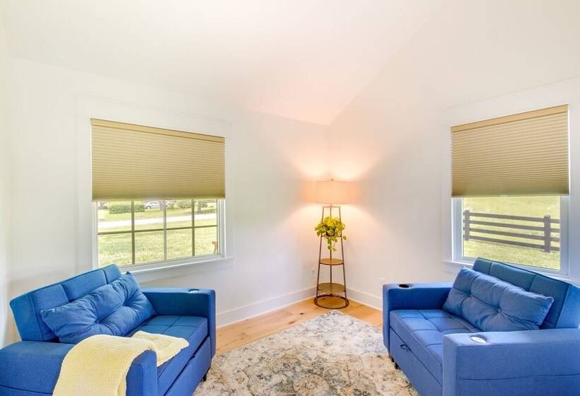 Modern Altavista Farmhouse W/ Countryside Views