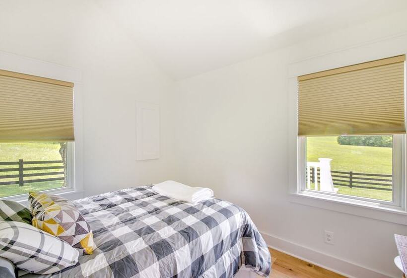 Modern Altavista Farmhouse W/ Countryside Views