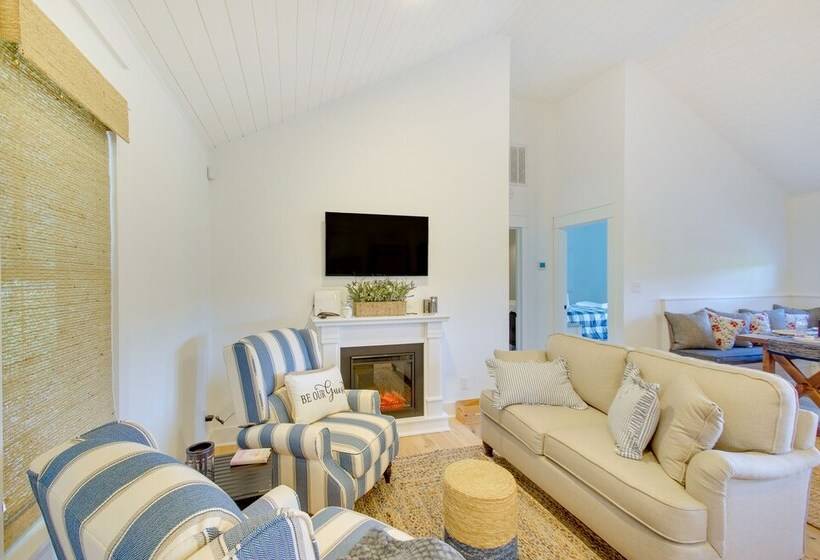 Modern Altavista Farmhouse W/ Countryside Views