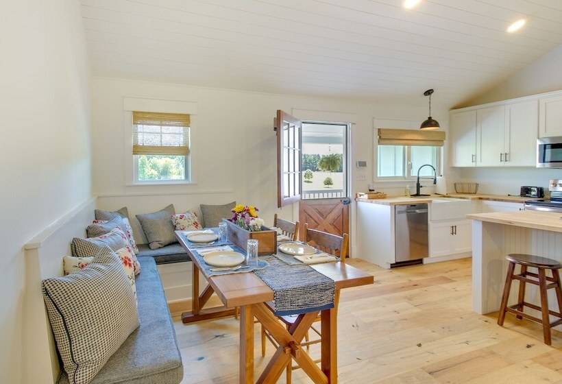 Modern Altavista Farmhouse W/ Countryside Views