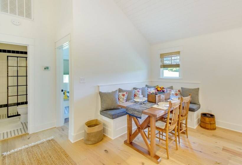 Modern Altavista Farmhouse W/ Countryside Views