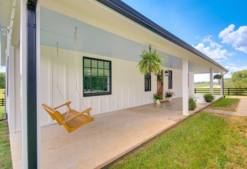 Modern Altavista Farmhouse W/ Countryside Views