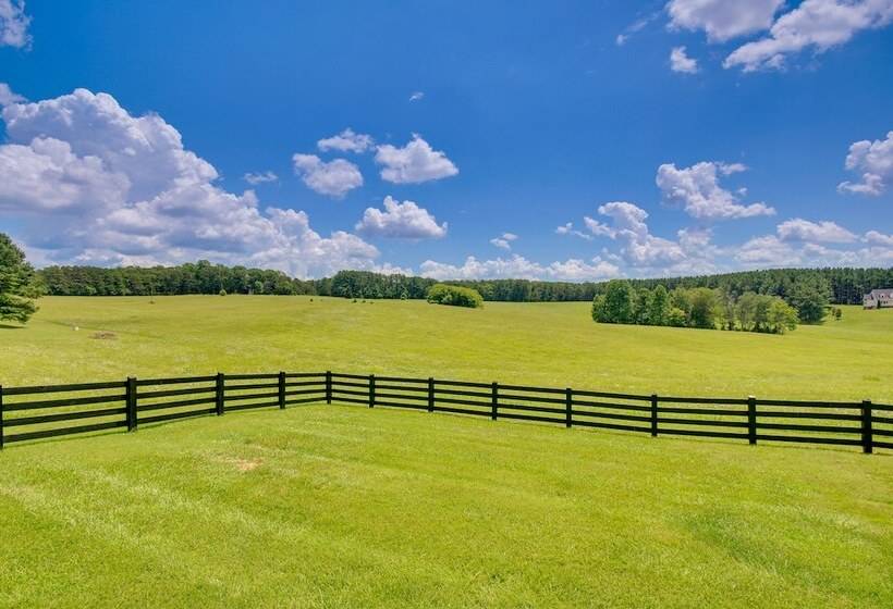 Modern Altavista Farmhouse W/ Countryside Views