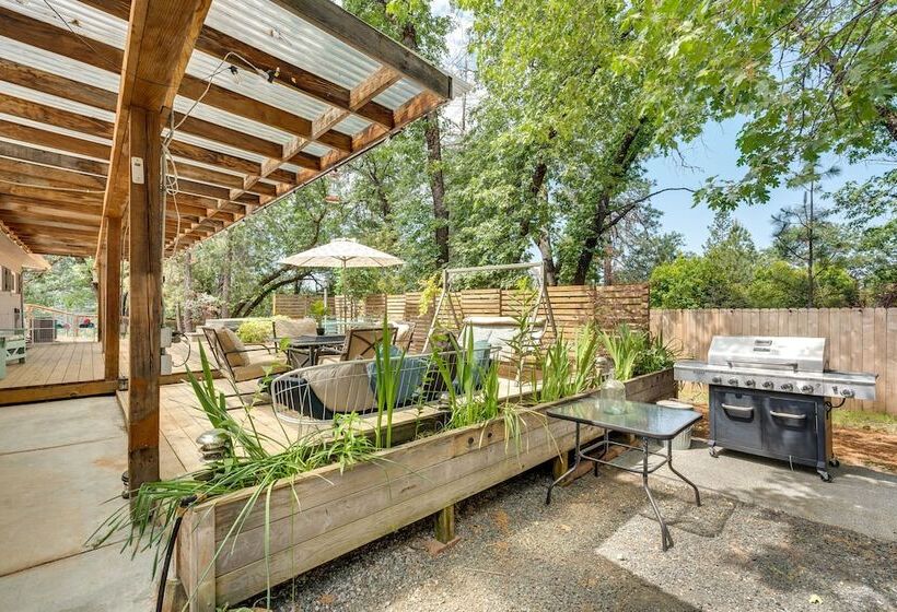 Modern Meadow Vista Vacation Home W/ Spacious Deck