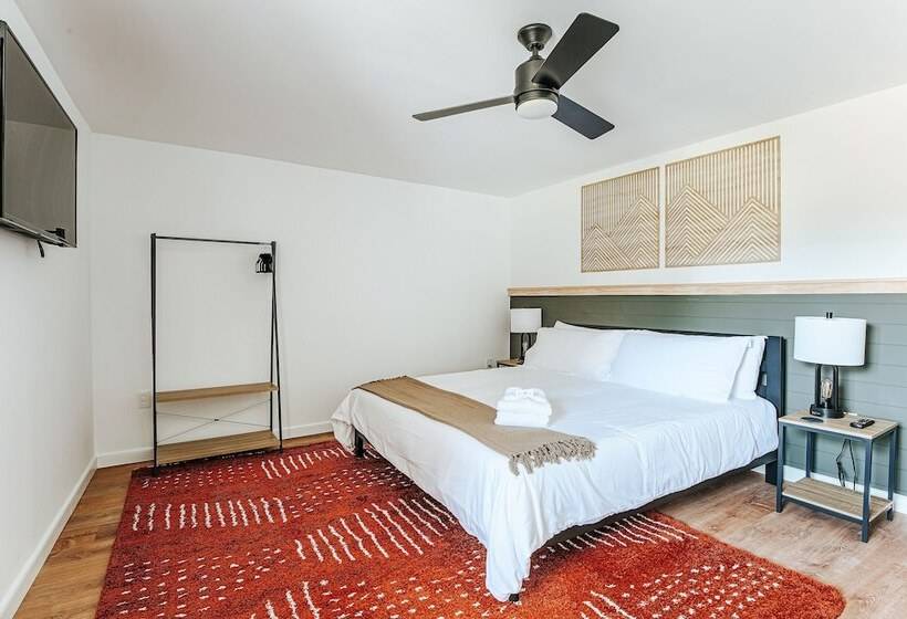 モーテル Grey Pine Lodge