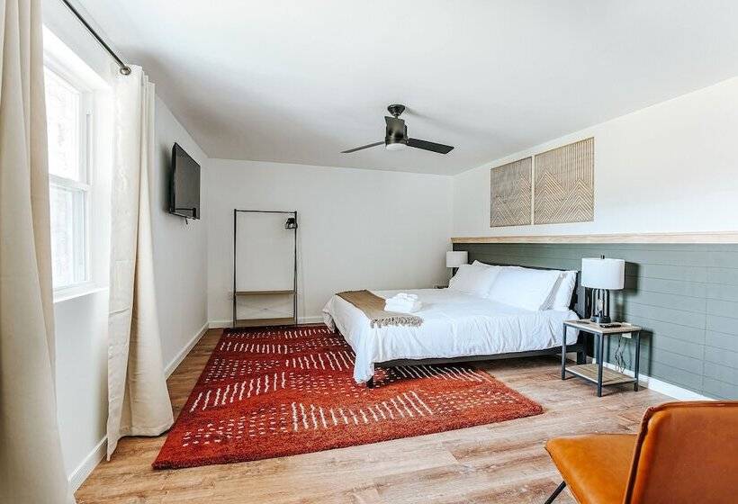 モーテル Grey Pine Lodge