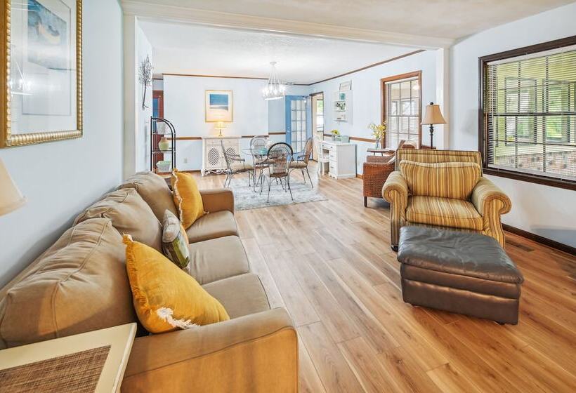 5 Mi To Boardwalk: Myrtle Beach Home Near Golfing