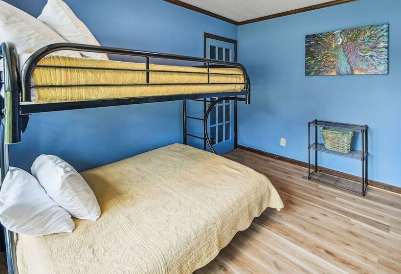 5 Mi To Boardwalk: Myrtle Beach Home Near Golfing