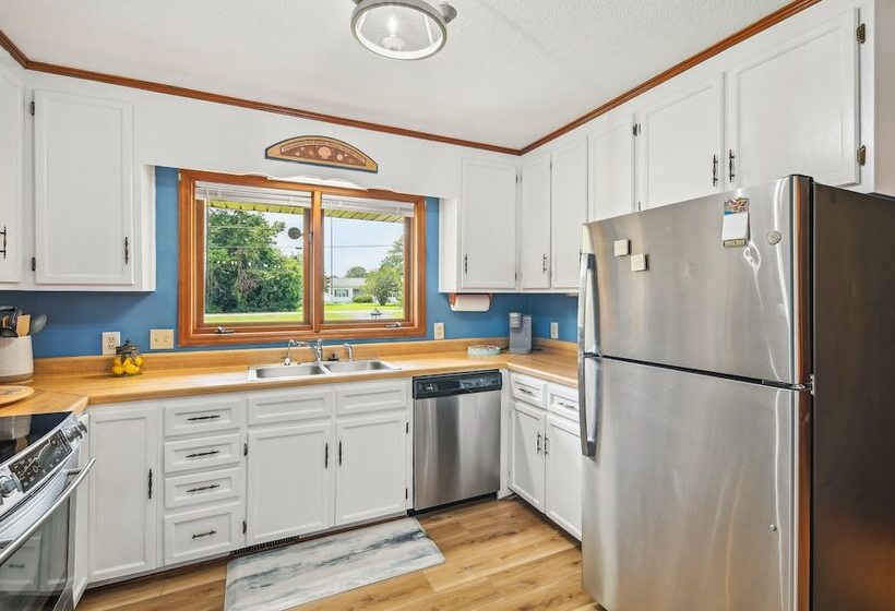 5 Mi To Boardwalk: Myrtle Beach Home Near Golfing