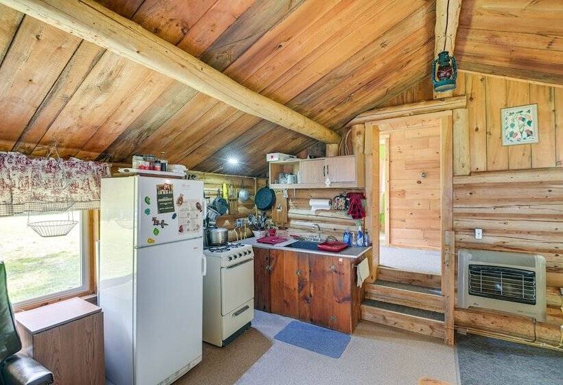 Peaceful Lakefront Cabin Getaway: Dock, Fire Pit!