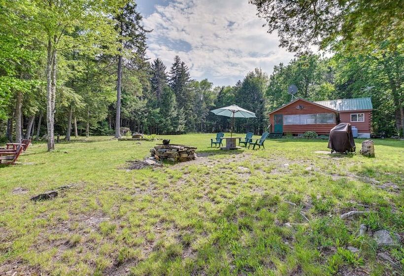 Peaceful Lakefront Cabin Getaway: Dock, Fire Pit!